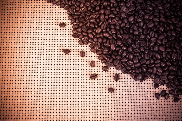 Coffee beans border on wickerwork background — Stock Photo, Image