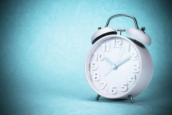 Estilo retro e vintage de relógio de alarme antiquado — Fotografia de Stock