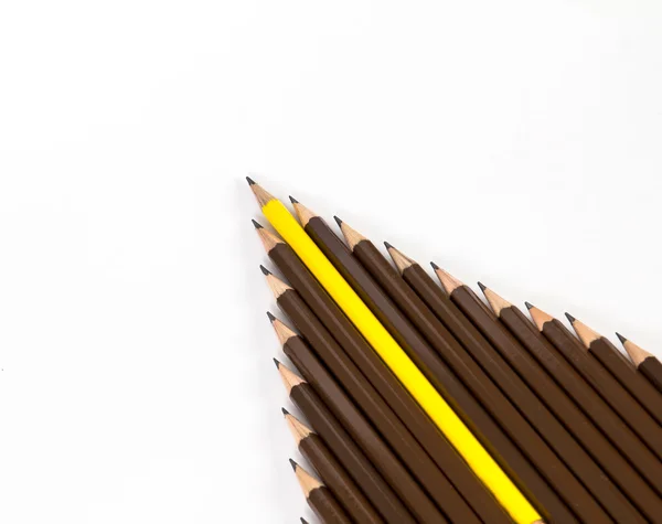 木制铅笔安排作为团长箭头与一条不同的为 s — 图库照片