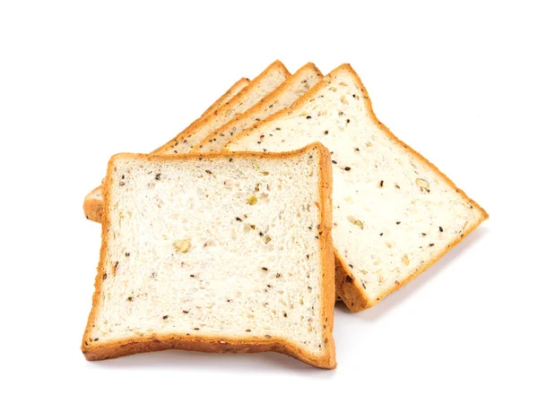 Зерновые и черный кунжутный хлеб на белом фоне — стоковое фото