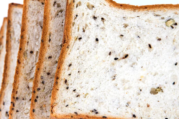 Gros plan pain de céréales et de sésame noir — Photo