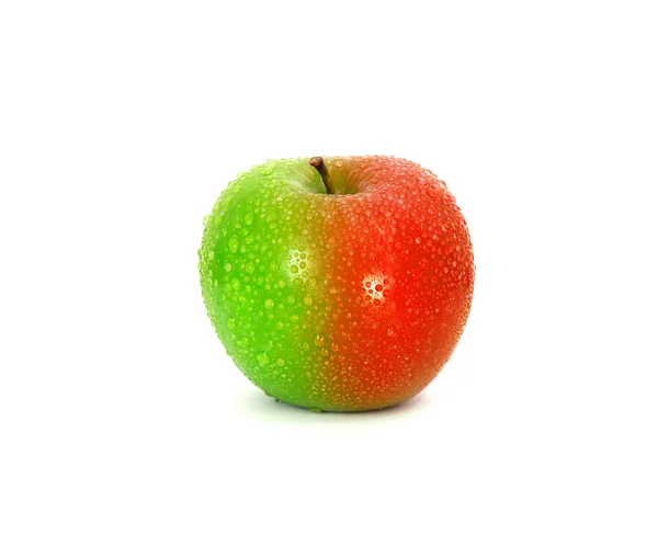 Manzana fresca roja de color verde medio y medio con gotita de agua, cambio o concepto modificado — Foto de Stock