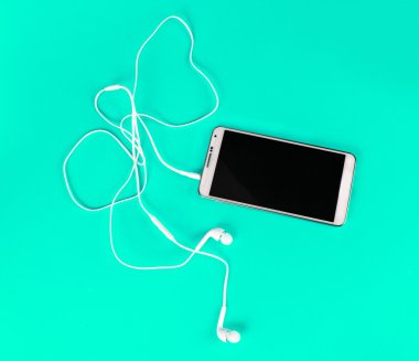 dijital müzik veya akıllı telefon ile kullanmak için beyaz kulaklık