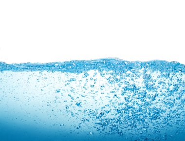 Beyaz arka plan üzerinde kabarcıkları ile mavi su sıçrama kadar kapatın