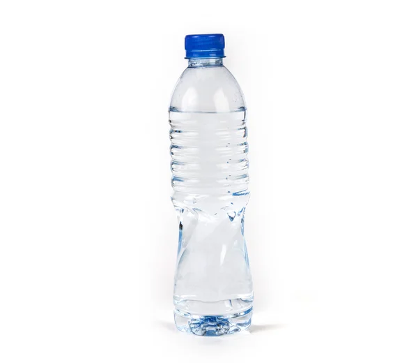 Bibita fresca bottiglia d'acqua su sfondo bianco — Foto Stock