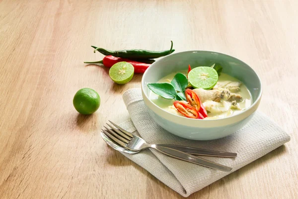 Spicy creamy coconut soup with chicken — Stock Photo, Image