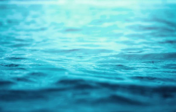 Detail povrchu mořské vody, selektivní zaměření — Stock fotografie