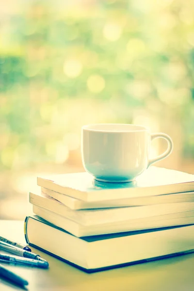 Selective focus of white coffee cup and  books stacking — Stock Photo, Image