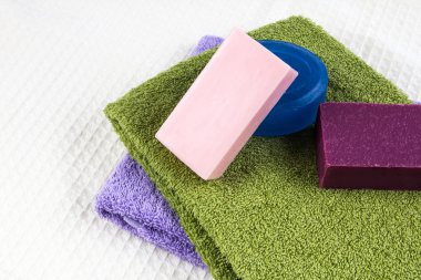 banyo havlusu çubuğunda doğal sabun