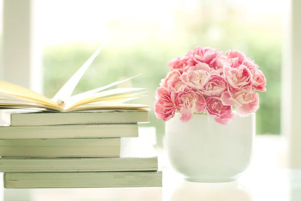 Fresh sweet and romantic pink carnation flower with books backg — Stock Photo, Image