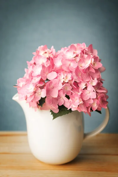 Vintage and retro color tone of the sweet  pink  hydrangea flowe — Stock Photo, Image