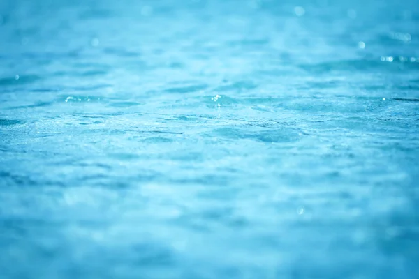 Fechar a superfície da água do mar — Fotografia de Stock