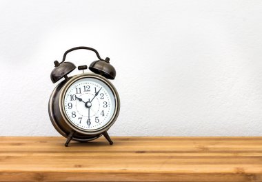 Retro ve vintage tarzı eski çalar saat moda