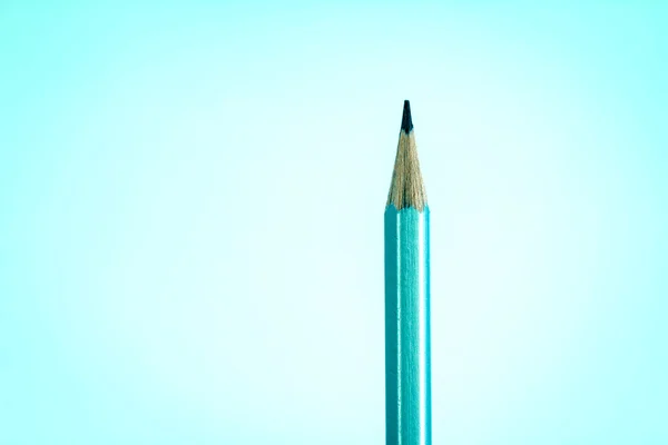 Osvětlení Zátiší s zblízka horní stříbrná tužka na modré — Stock fotografie