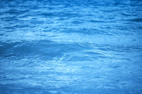 Fechar a superfície da água do mar — Fotografia de Stock