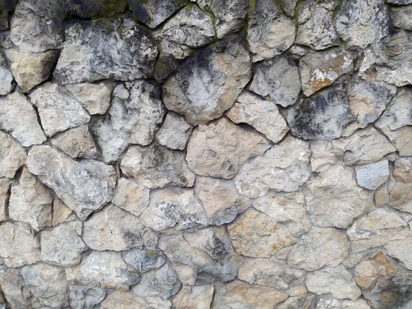 Ősi kőfal fekete penésszel. Fénykép — Stock Fotó