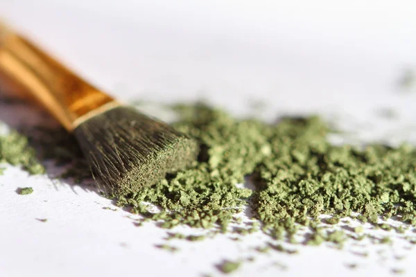 Fırça ve gölgeler gözler için