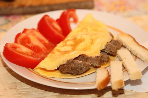 Omelet with cutlet — Stock Photo, Image