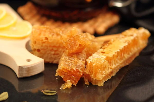 Peteğin bal ile içme çay