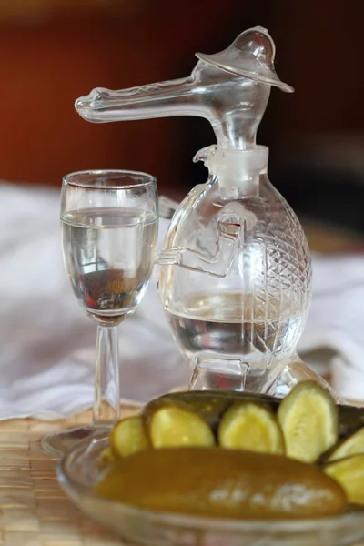 Bir timsah şeklinde cam sürahi