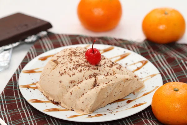 çikolata ve turuncu semifredo dondurma