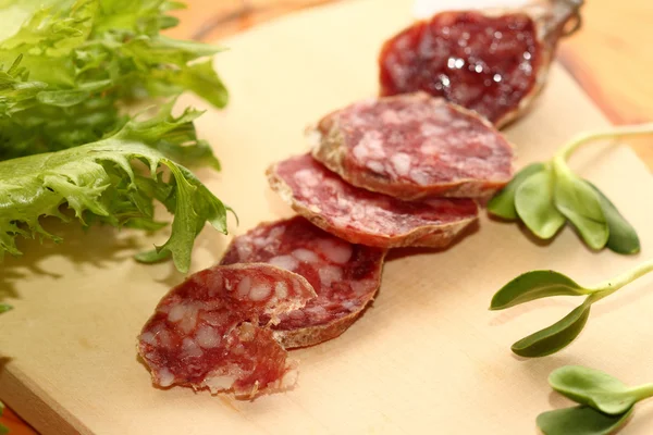 sosis dilimleri üzerinden bir kanguru