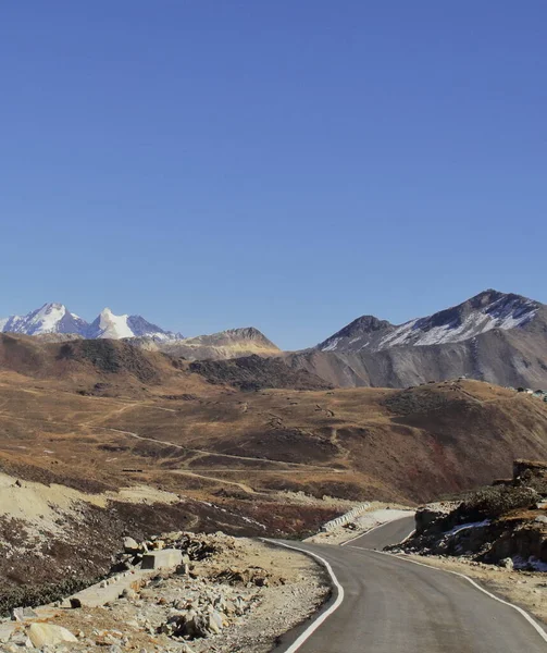 Estrada Montesa Himalaia Cênica Está Passando Pelo Belo Vale Distrito — Fotografia de Stock