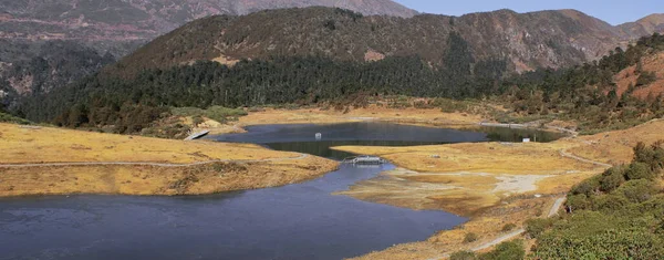 印度东北部阿鲁纳恰尔草原塔旺地区风景秀丽 高山谷地的Pt Tso或Penga Teng Tso湖全景 — 图库照片