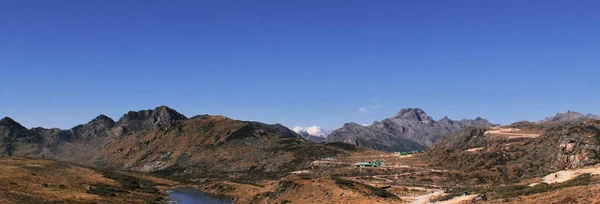 Zigzag Ορεινό Δρόμο Και Γραφική Αλπική Κοιλάδα Snowcapped Gori Chen — Φωτογραφία Αρχείου