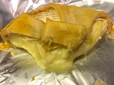 Folyo üzerinde yedeklenmiş Brie