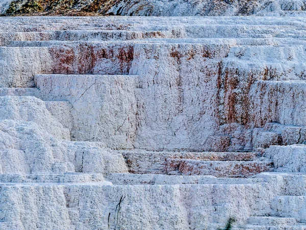 Mammoth hot springs — Stockfoto