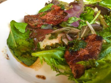 biftek salatası ile