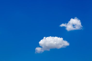 Mavi gökyüzü bulutu