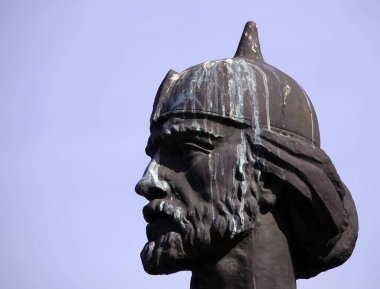 Kiev, Ukrayna 13 Mart 2020: Kiev 'in kurucularının anıtı Horeb, Kiy, Schek ve kız kardeşi Lybed teknede yüzüyorlar.