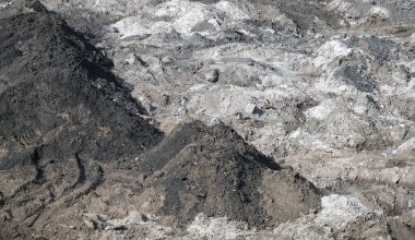 Kiev, Ukrayna 13 Mart 2019: Sıfır döngü inşaatı, inşaat alanındaki beton yığınları