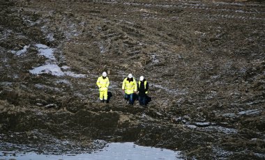 Kiev, Ukrayna 13 Mart 2019: İşçiler - bir eğlence merkezinin kuruluşunun sıfır döngülü inşaatı