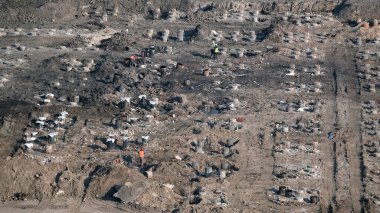 Kiev, Ukrayna 13 Mart 2019: İşçiler - bir eğlence merkezinin kuruluşunun sıfır döngülü inşaatı