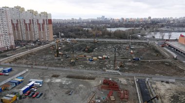 Kiev, Ukrayna 13 Mart 2019: Sıfır döngüsünün inşası, eğlence kompleksinin temeli
