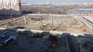 Kiev, Ukrayna 13 Mart 2019: Sıfır döngüsünün inşası, eğlence kompleksinin temeli