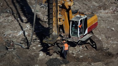 Kiev, Ukrayna 13 Mart 2019: Sıfır döngüsünün inşası, eğlence kompleksinin temeli