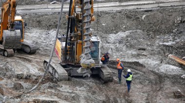 Kiev, Ukrayna 13 Mart 2019: Sıfır döngüsünün inşası, eğlence kompleksinin temeli