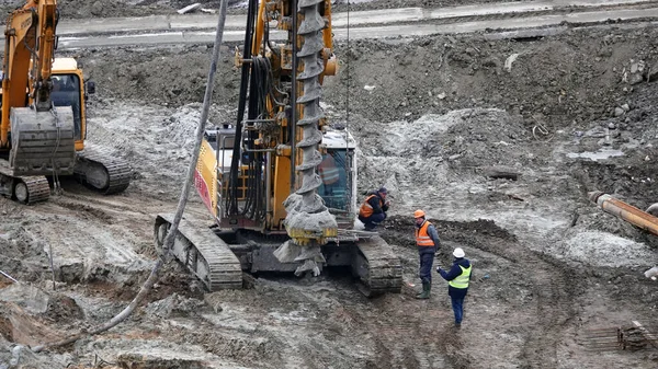 Kiev, Ukrayna 13 Mart 2019: Sıfır döngüsünün inşası, eğlence kompleksinin temeli
