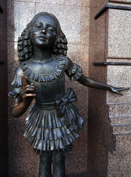 Kiev Ukraine December 2019 Statue Malvina Puppet Theater City Kiev — Stock Photo, Image