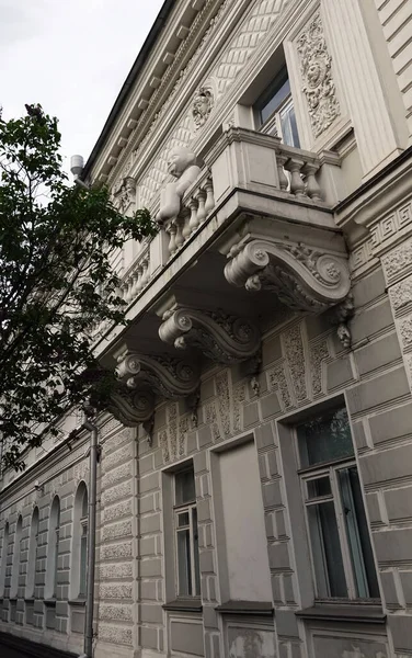 Kiev Ucrania Mayo 2021 Fachada Antiguo Edificio Con Balcón Centro — Foto de Stock