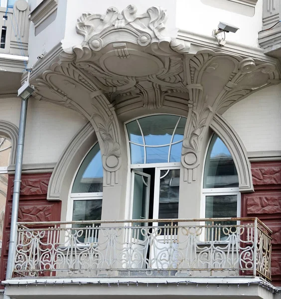 Kiev Ucrania Junio 2021 Fachada Edificio Antiguo Con Balcón Centro —  Fotos de Stock