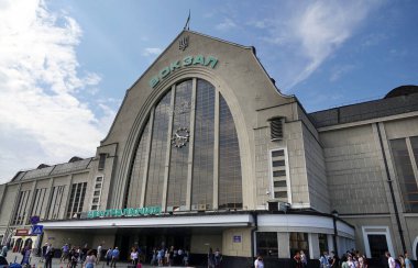 Kiev, Ukrayna 6 Temmuz 2021: Kiev yolcu tren istasyonunun ana binası