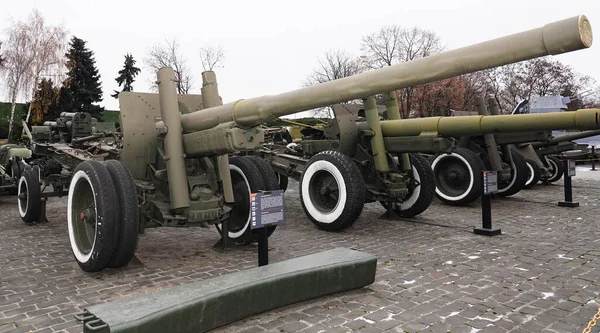 乌克兰基辅 2020年12月10日 19军团口径122毫米大炮 在军事装备博物馆向公众开放 — 图库照片