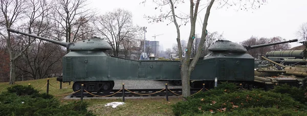 乌克兰基辅 2020年12月10日 一辆装甲火车的装甲车 在军事设备博物馆供公众观看 — 图库照片