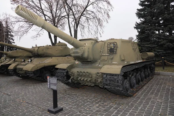 stock image Kiev, Ukraine December 10, 2020: Self-propelled artillery mount YSU-152 caliber 152 mm in the Museum of military equipment for all to see