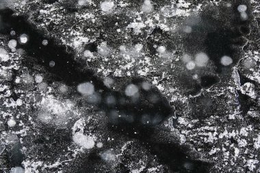 Kiev, Ukrayna 23 Ocak 2021: Kışın buzda balık tutan balıkçılar